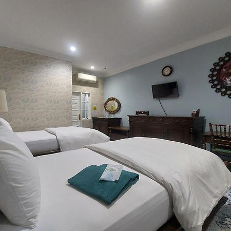 Nonie'S Huis Hotel Медан Экстерьер фото