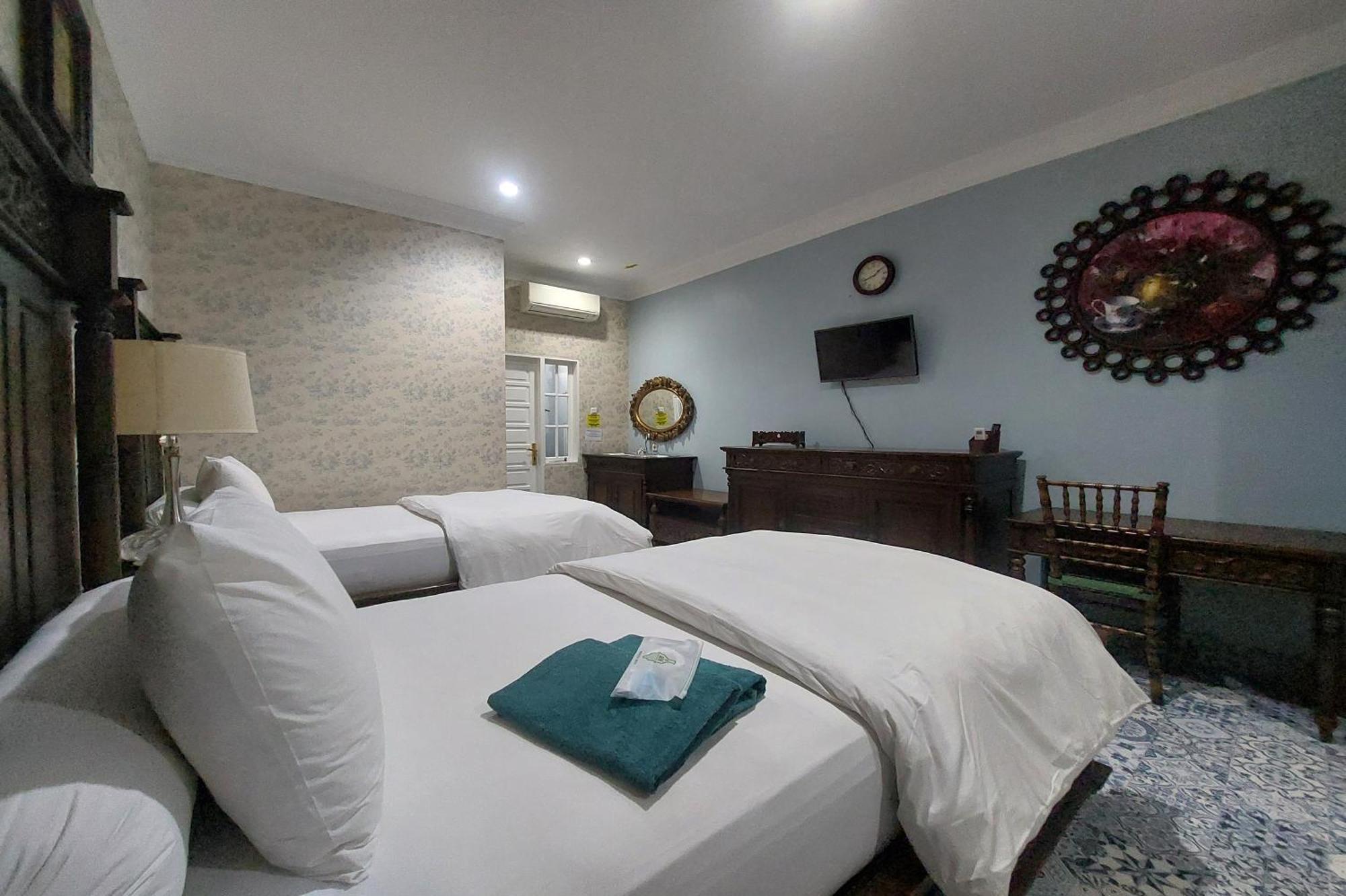 Nonie'S Huis Hotel Медан Экстерьер фото