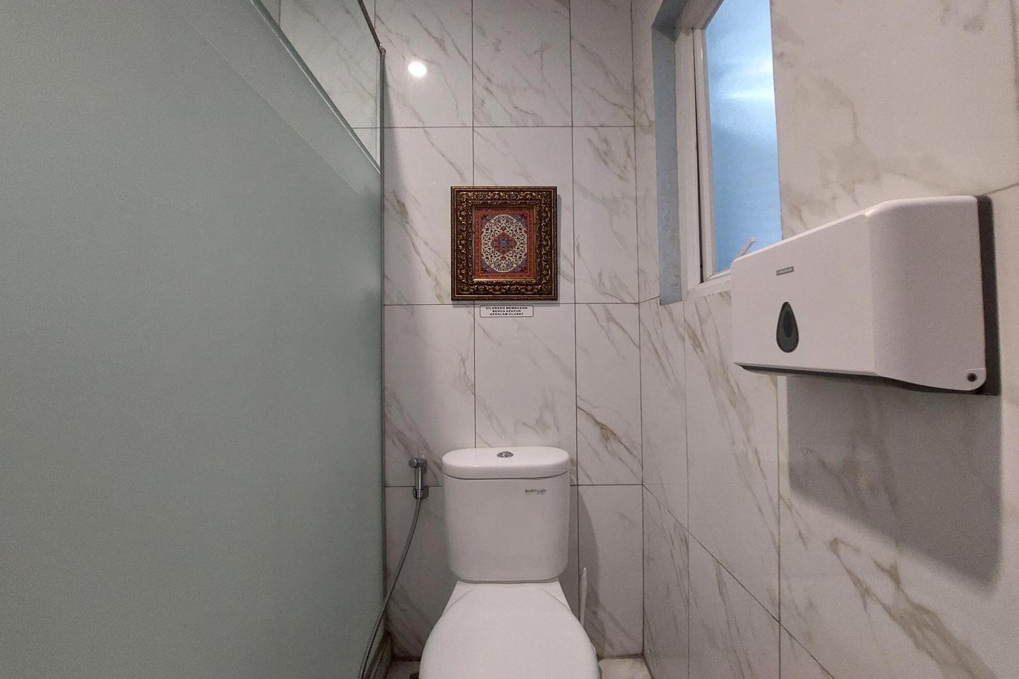 Nonie'S Huis Hotel Медан Экстерьер фото