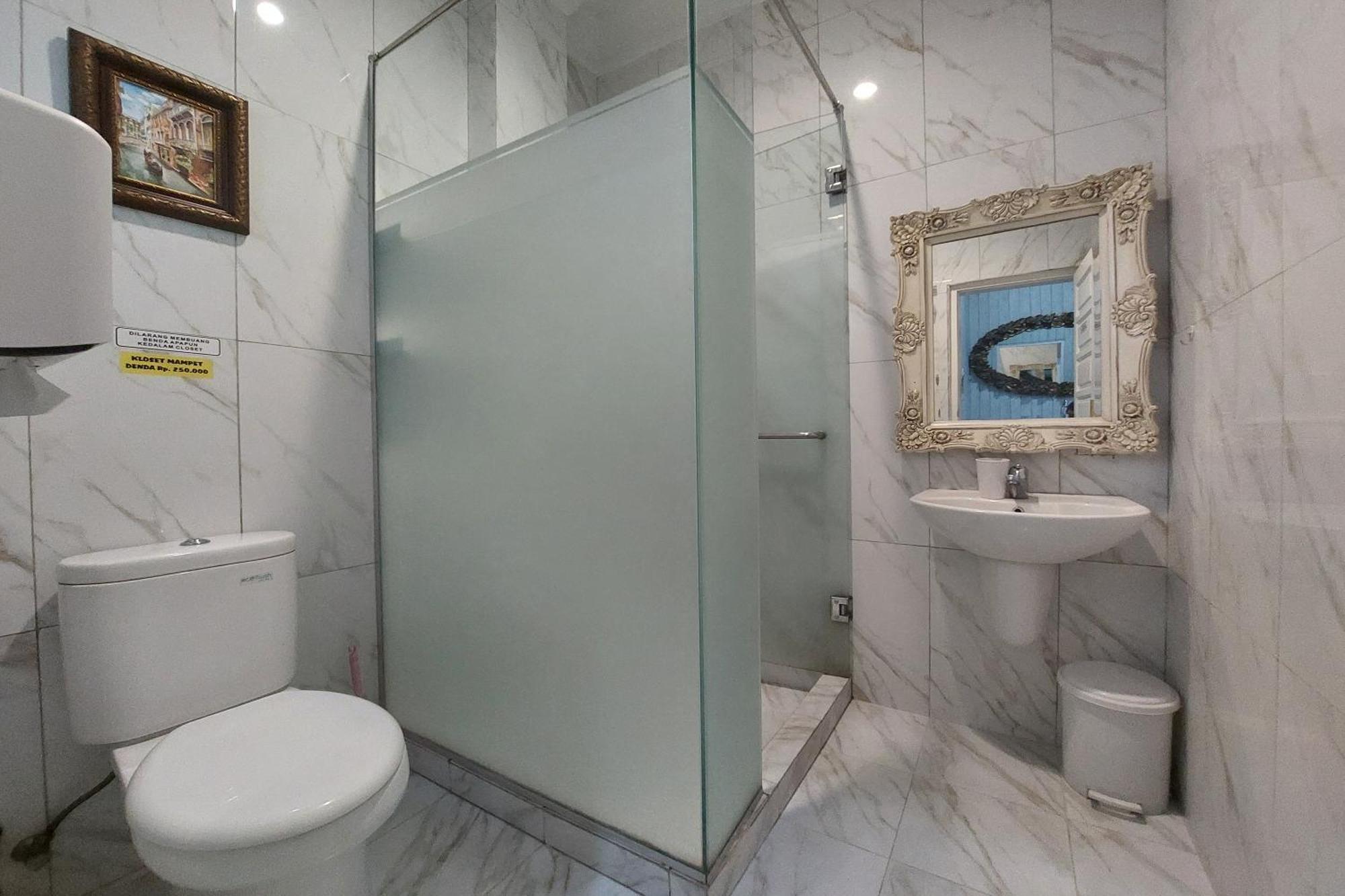 Nonie'S Huis Hotel Медан Экстерьер фото