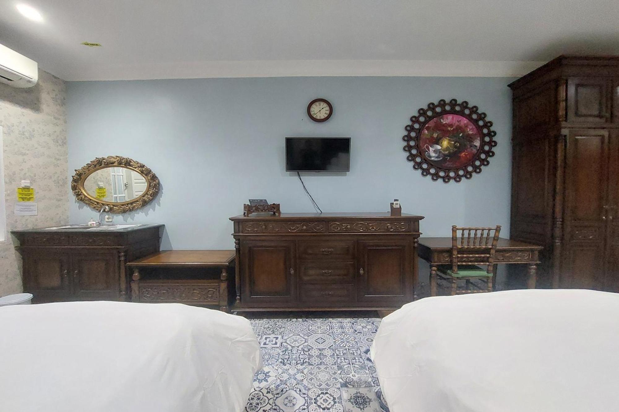 Nonie'S Huis Hotel Медан Экстерьер фото