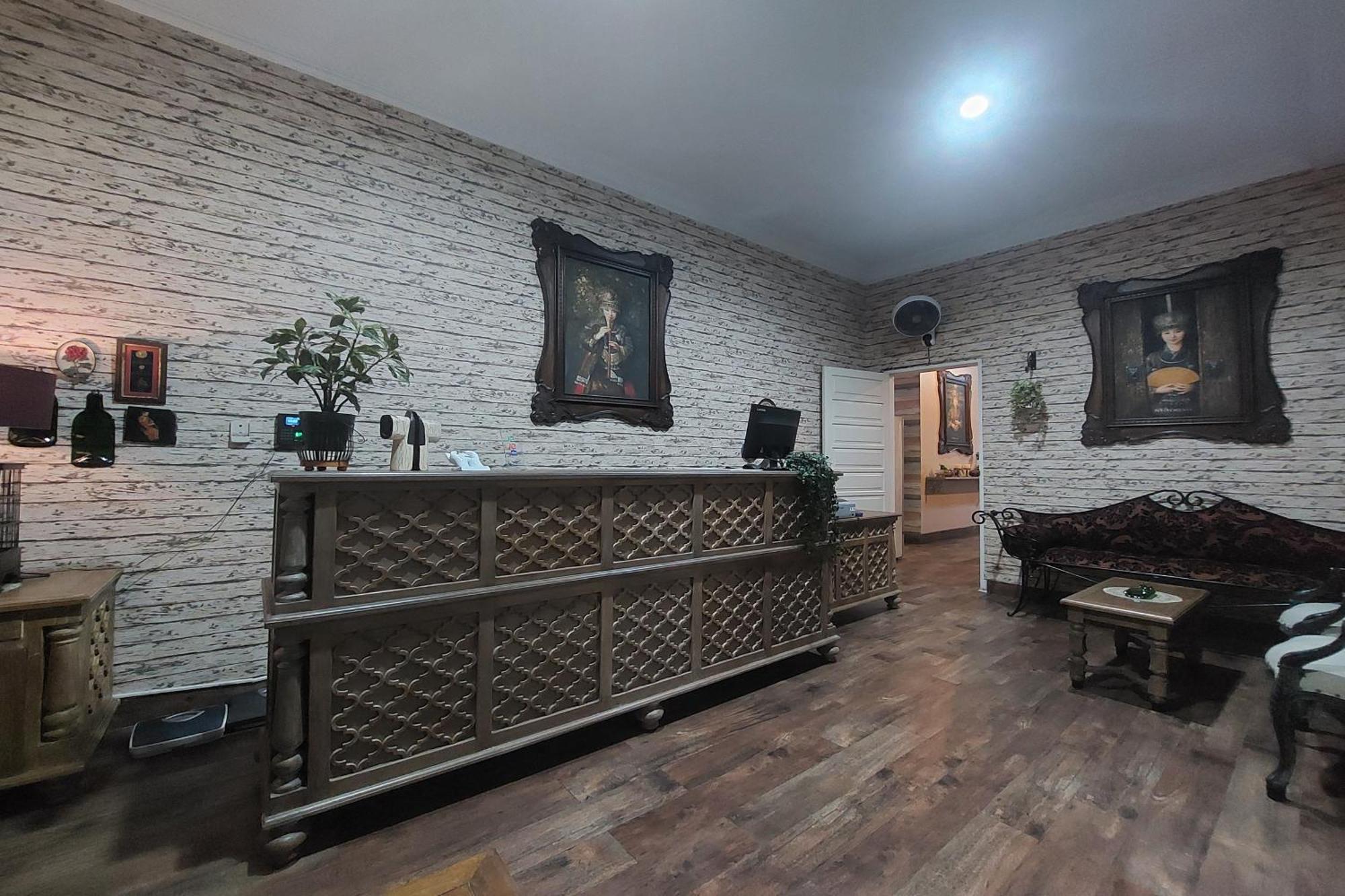 Nonie'S Huis Hotel Медан Экстерьер фото
