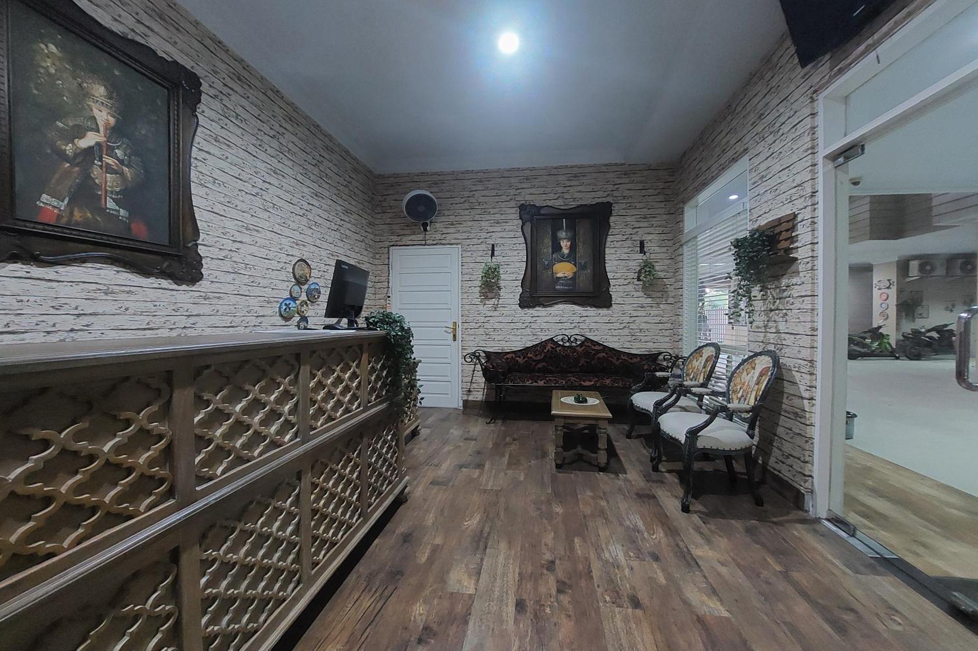 Nonie'S Huis Hotel Медан Экстерьер фото