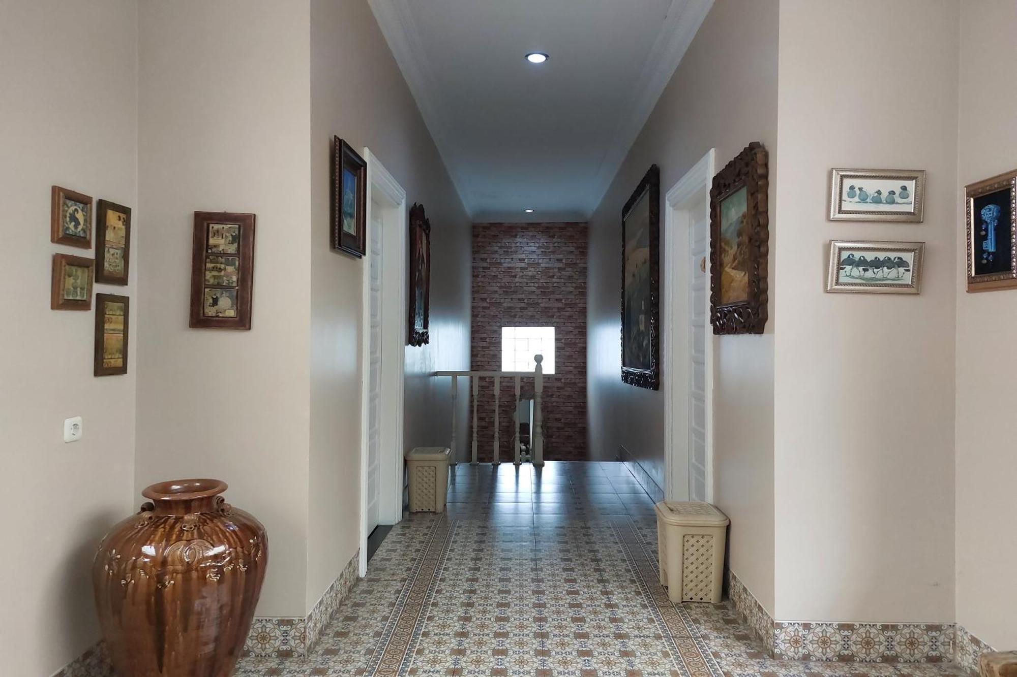Nonie'S Huis Hotel Медан Экстерьер фото